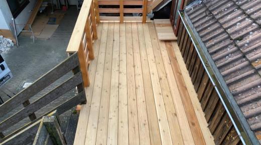 Holzbalkon